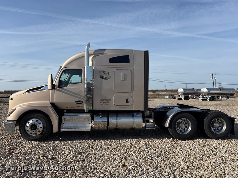 image for item EU0368 2023 Kenworth T680 semi truck