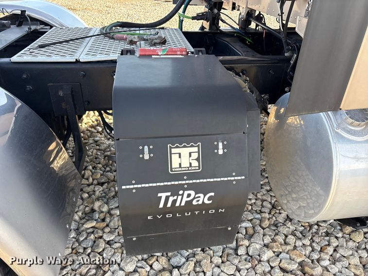 image for item EU0368 2023 Kenworth T680 semi truck