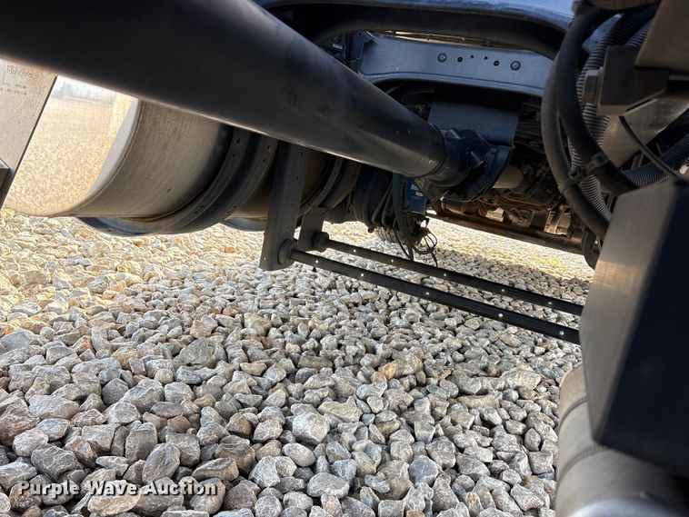 image for item EU0368 2023 Kenworth T680 semi truck