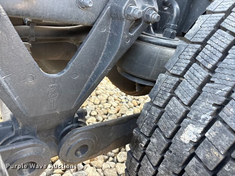 image for item EU0368 2023 Kenworth T680 semi truck