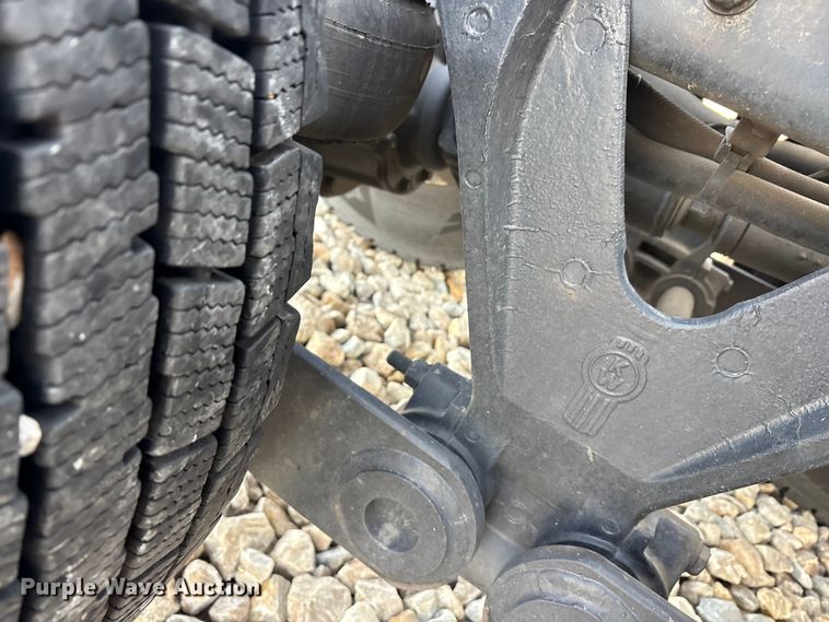 image for item EU0368 2023 Kenworth T680 semi truck