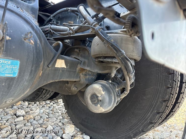 image for item EU0368 2023 Kenworth T680 semi truck