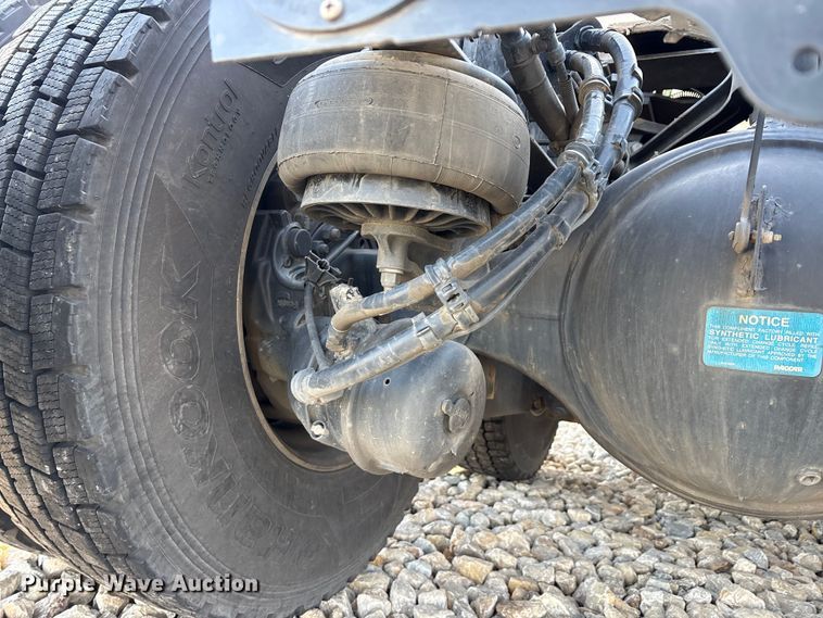 image for item EU0368 2023 Kenworth T680 semi truck