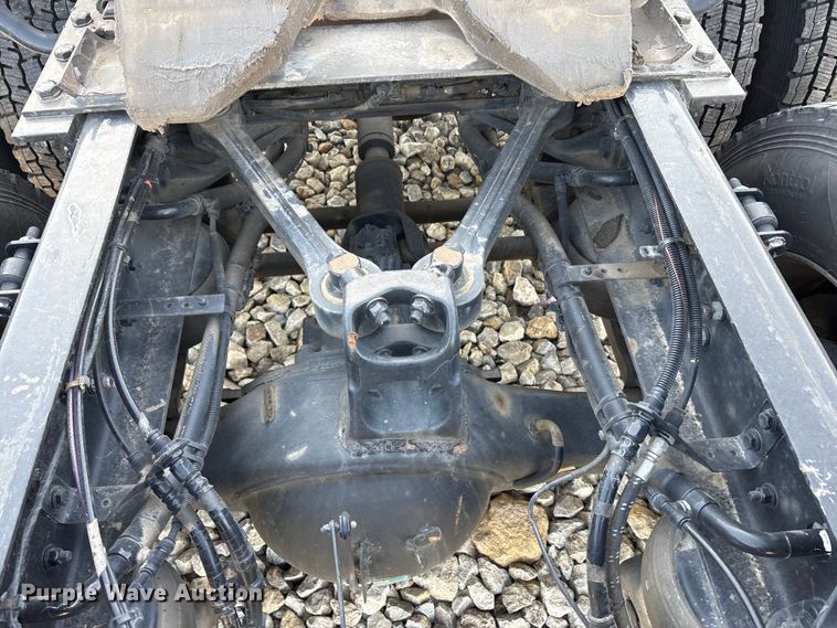 image for item EU0368 2023 Kenworth T680 semi truck