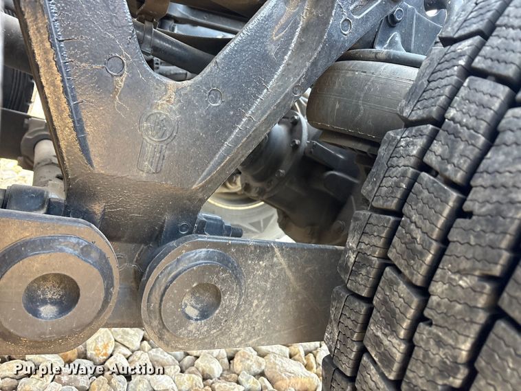 image for item EU0368 2023 Kenworth T680 semi truck