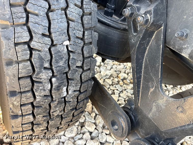 image for item EU0368 2023 Kenworth T680 semi truck