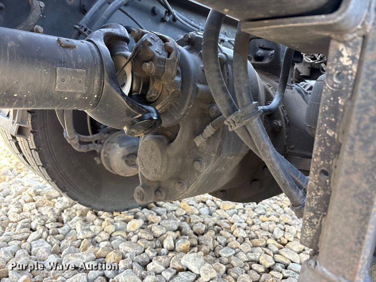 image for item EU0368 2023 Kenworth T680 semi truck