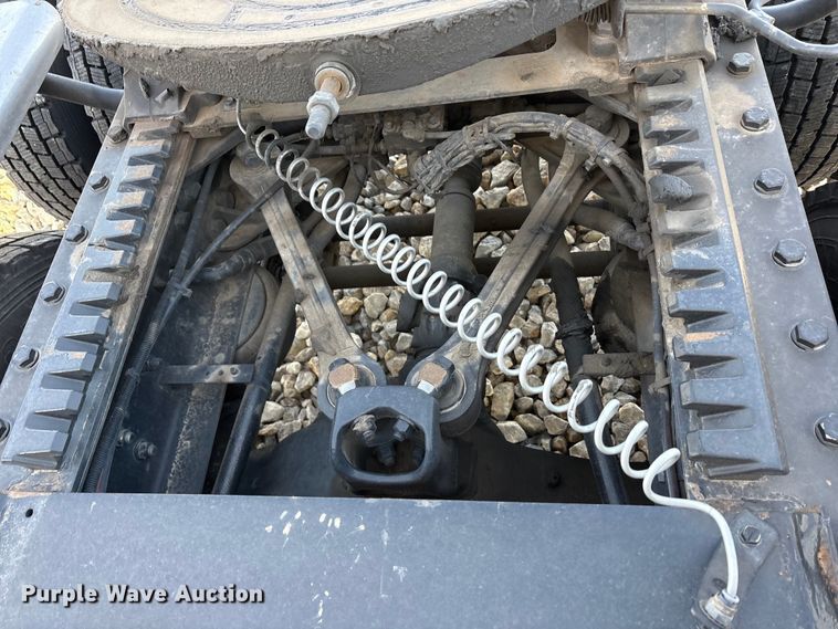 image for item EU0368 2023 Kenworth T680 semi truck