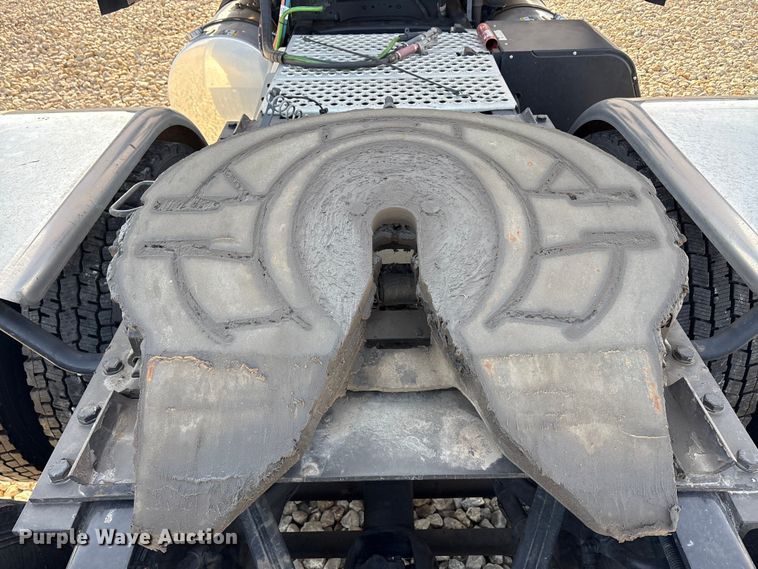 image for item EU0368 2023 Kenworth T680 semi truck