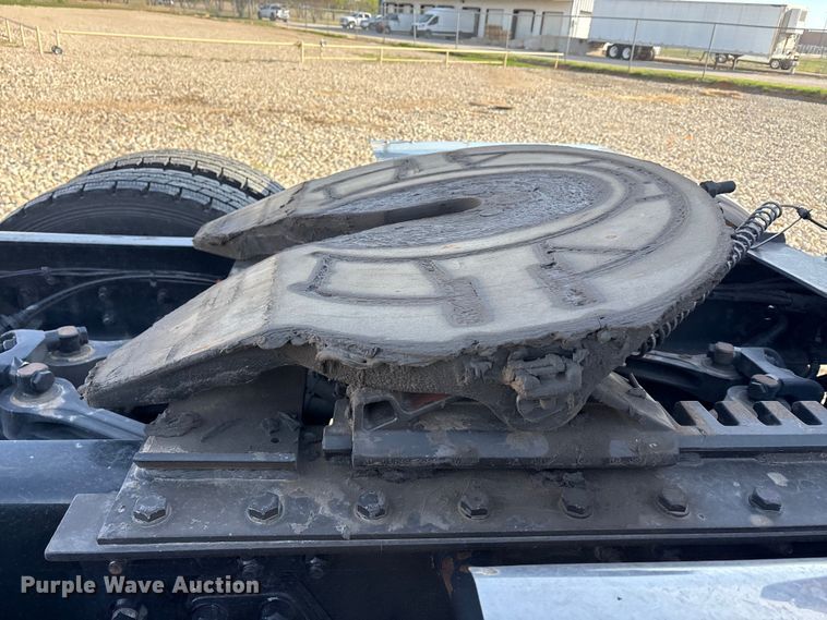 image for item EU0368 2023 Kenworth T680 semi truck