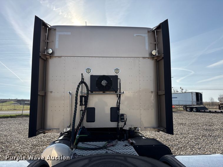 image for item EU0368 2023 Kenworth T680 semi truck