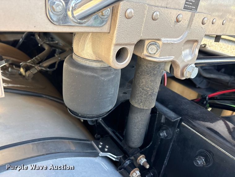 image for item EU0368 2023 Kenworth T680 semi truck