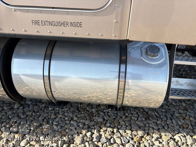 image for item EU0368 2023 Kenworth T680 semi truck