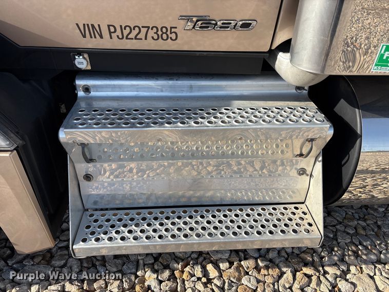 image for item EU0368 2023 Kenworth T680 semi truck