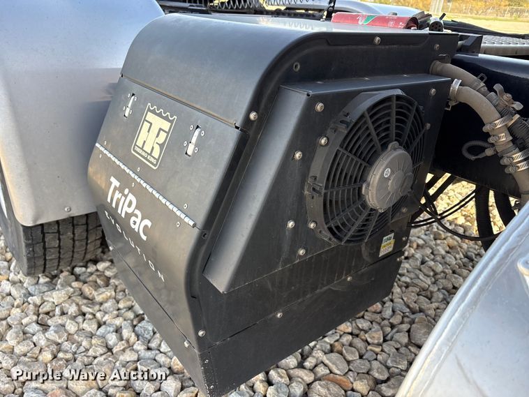 image for item EU0368 2023 Kenworth T680 semi truck