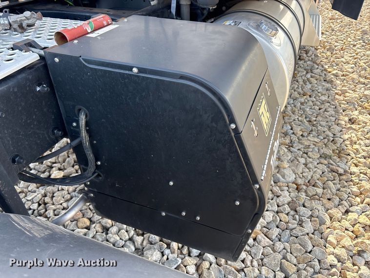 image for item EU0368 2023 Kenworth T680 semi truck