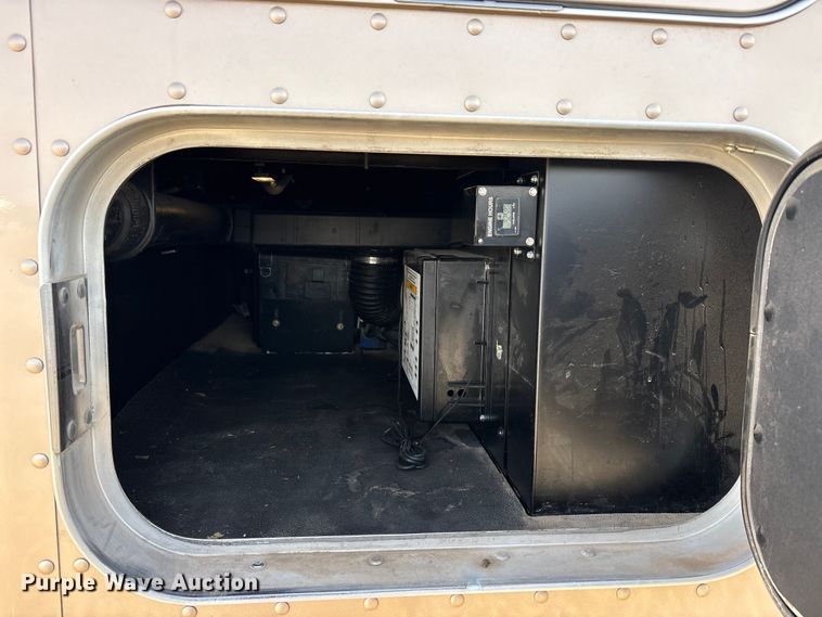 image for item EU0368 2023 Kenworth T680 semi truck