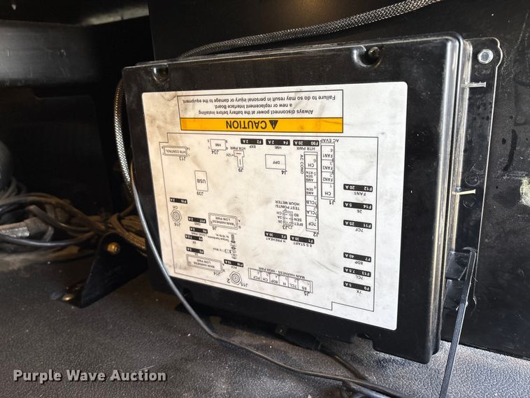 image for item EU0368 2023 Kenworth T680 semi truck