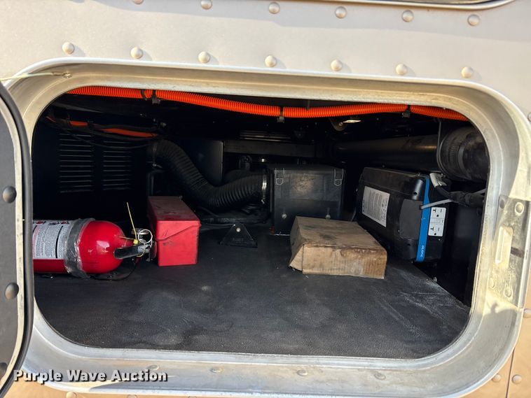 image for item EU0368 2023 Kenworth T680 semi truck