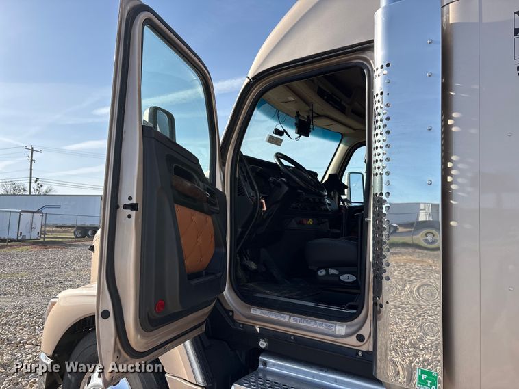 image for item EU0368 2023 Kenworth T680 semi truck