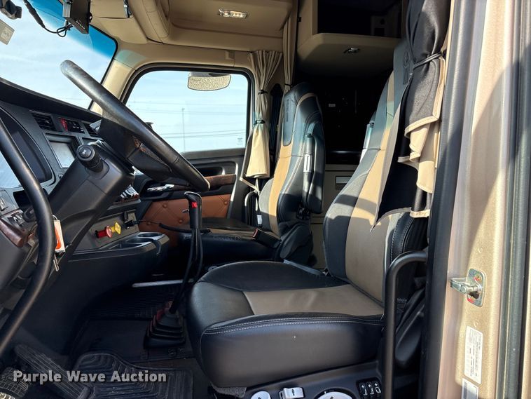 image for item EU0368 2023 Kenworth T680 semi truck