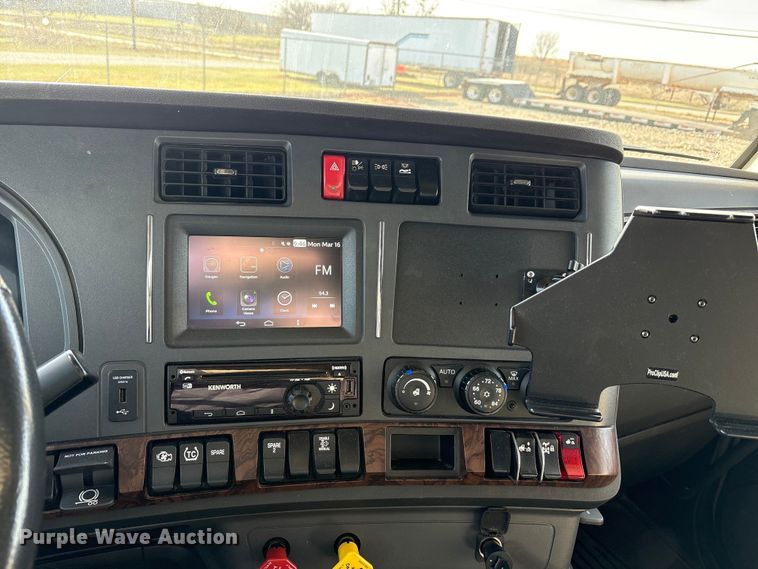 image for item EU0368 2023 Kenworth T680 semi truck