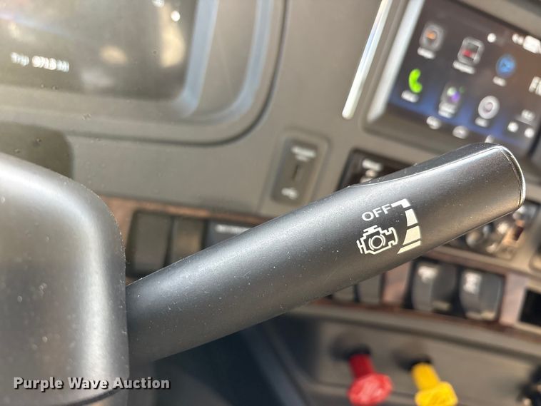 image for item EU0368 2023 Kenworth T680 semi truck