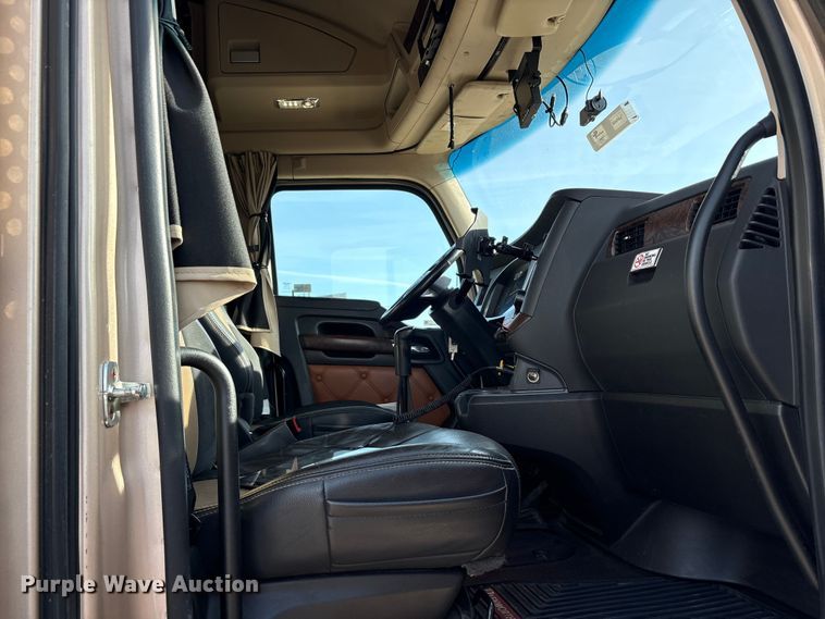 image for item EU0368 2023 Kenworth T680 semi truck