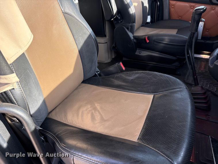 image for item EU0368 2023 Kenworth T680 semi truck