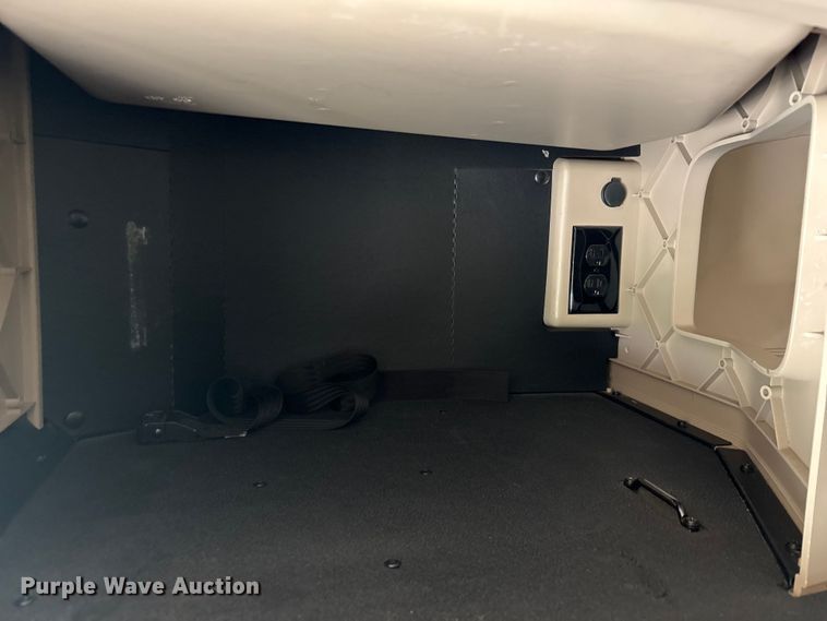 image for item EU0368 2023 Kenworth T680 semi truck