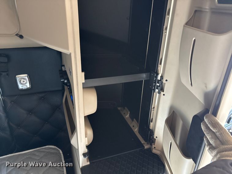 image for item EU0368 2023 Kenworth T680 semi truck