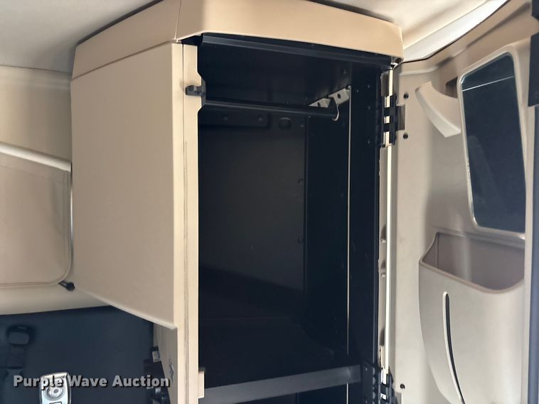 image for item EU0368 2023 Kenworth T680 semi truck