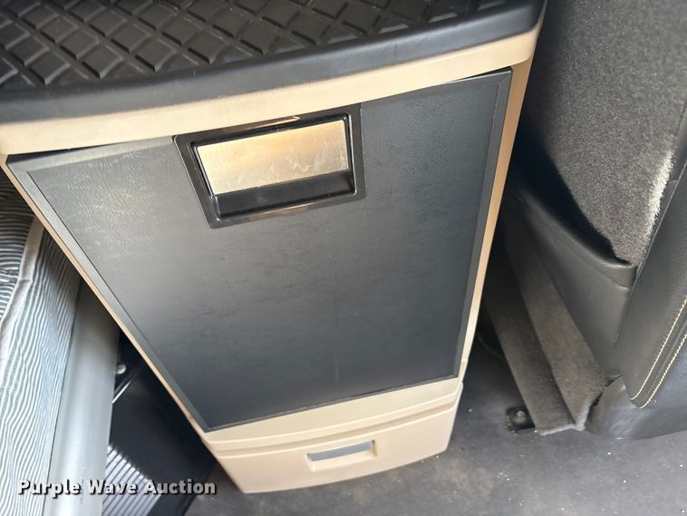 image for item EU0368 2023 Kenworth T680 semi truck