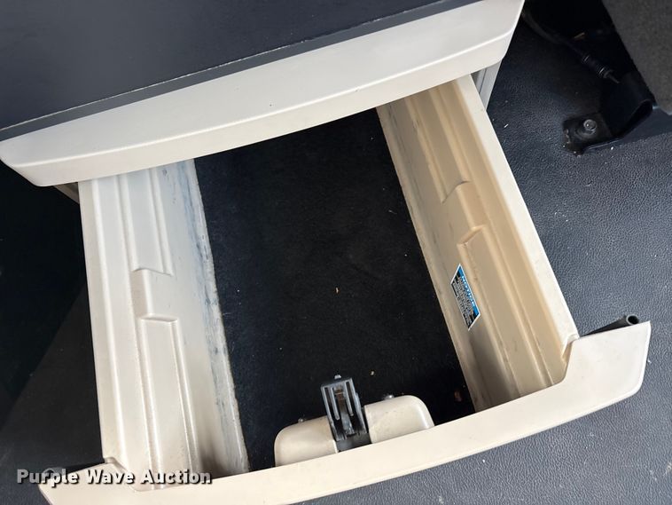 image for item EU0368 2023 Kenworth T680 semi truck