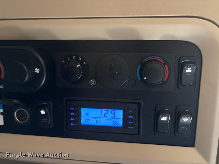 image for item EU0368 2023 Kenworth T680 semi truck