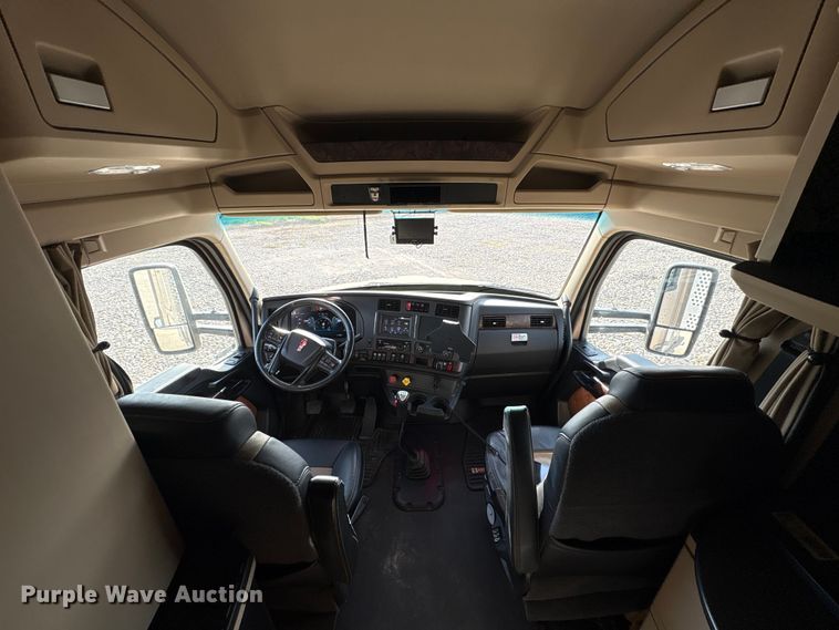 image for item EU0368 2023 Kenworth T680 semi truck