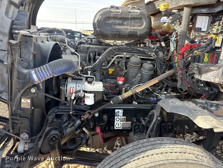 image for item EU0368 2023 Kenworth T680 semi truck