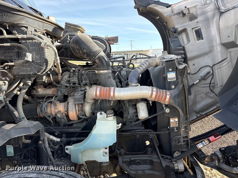 image for item EU0368 2023 Kenworth T680 semi truck