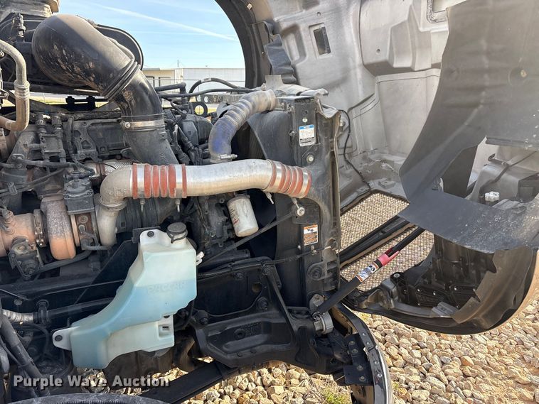 image for item EU0368 2023 Kenworth T680 semi truck