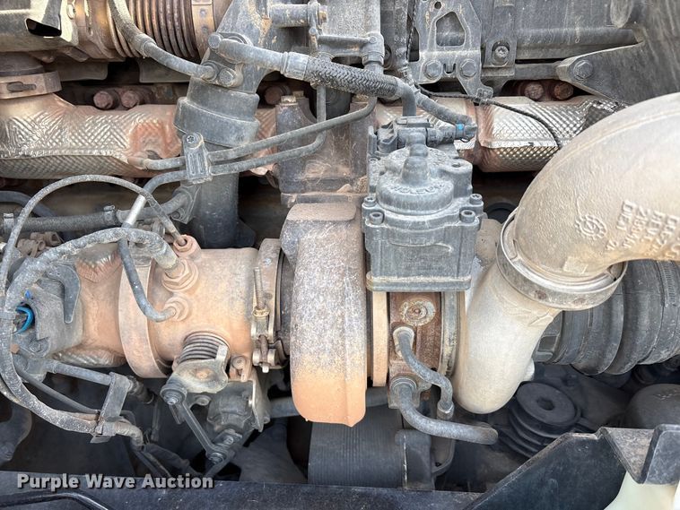 image for item EU0368 2023 Kenworth T680 semi truck