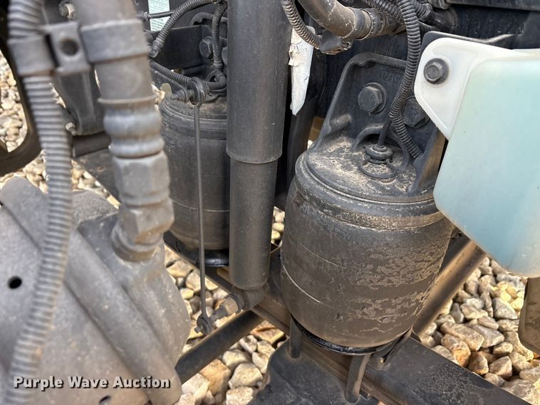 image for item EU0368 2023 Kenworth T680 semi truck