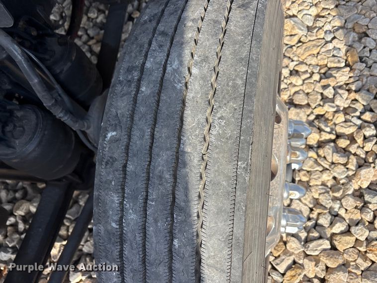 image for item EU0368 2023 Kenworth T680 semi truck