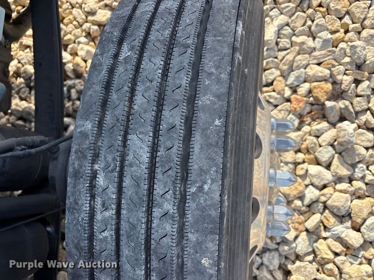 image for item EU0368 2023 Kenworth T680 semi truck