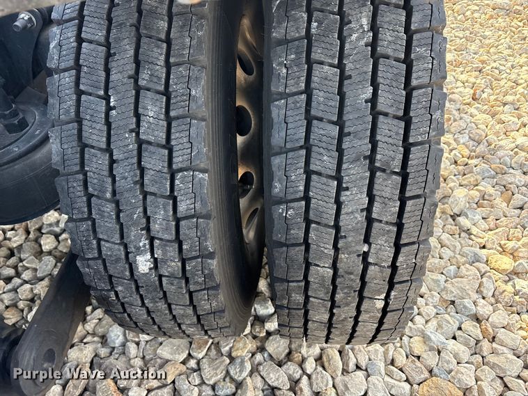 image for item EU0368 2023 Kenworth T680 semi truck