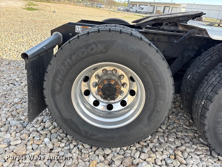 image for item EU0368 2023 Kenworth T680 semi truck