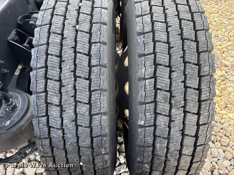 image for item EU0368 2023 Kenworth T680 semi truck