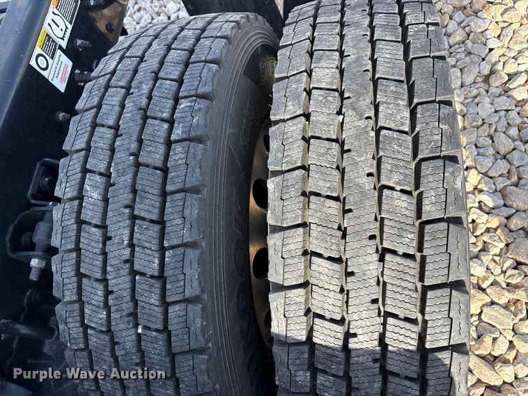 image for item EU0368 2023 Kenworth T680 semi truck