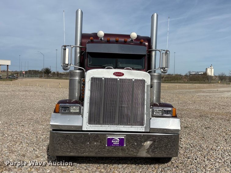 image for item EU0369 2007 Peterbilt 379 semi truck