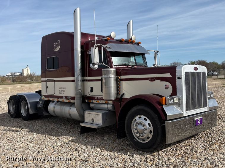 image for item EU0369 2007 Peterbilt 379 semi truck
