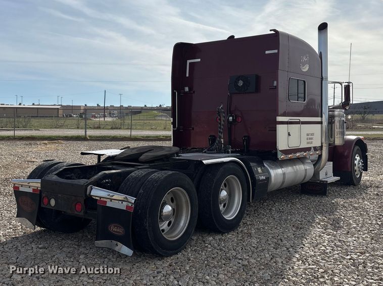 image for item EU0369 2007 Peterbilt 379 semi truck